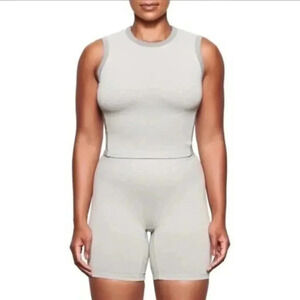 SKIMS OUTDOOR BASICS TANK TOP HEATHER GRAY B692